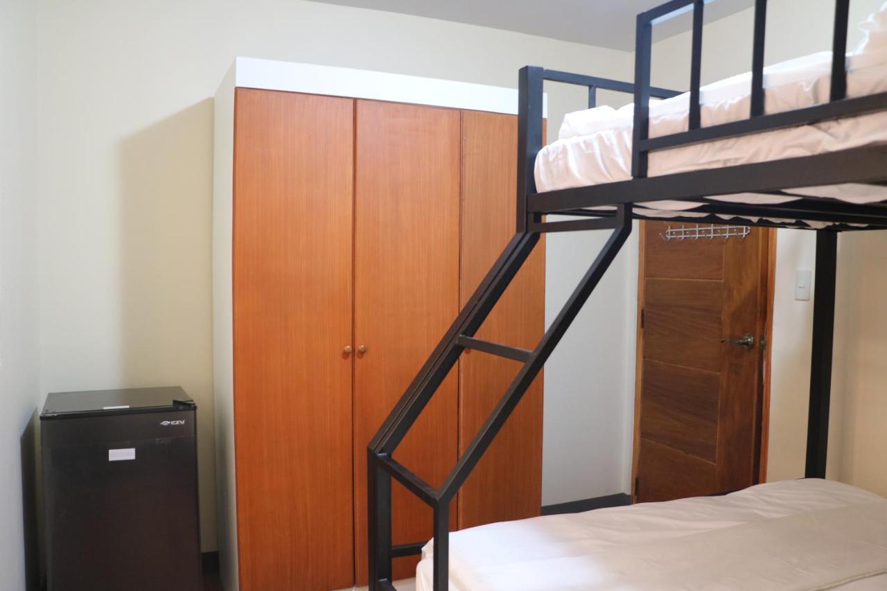 Anicia Guesthouse Rooms Paranaque City Exterior foto